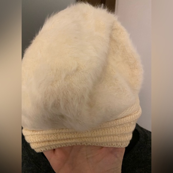 New in bag Angora Beret Hat in Cream color. Fleece lined. Very Warm - Picture 3 of 6